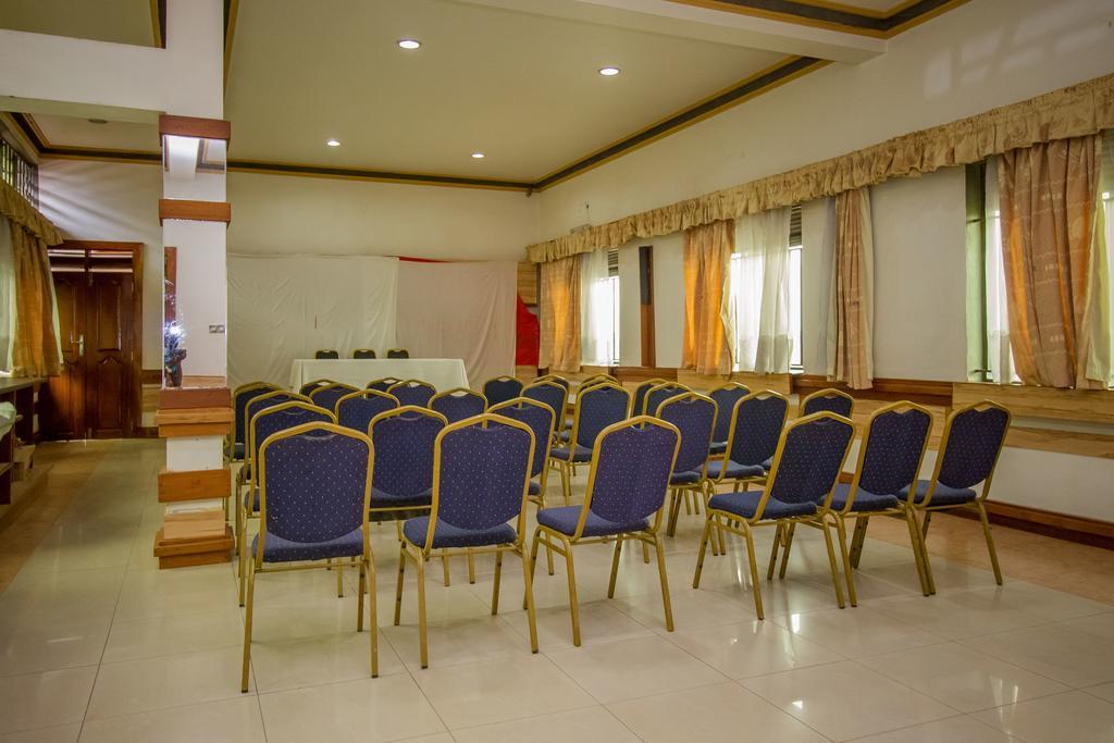 Grand Holiday International Hotel Mbarara Bagian luar foto