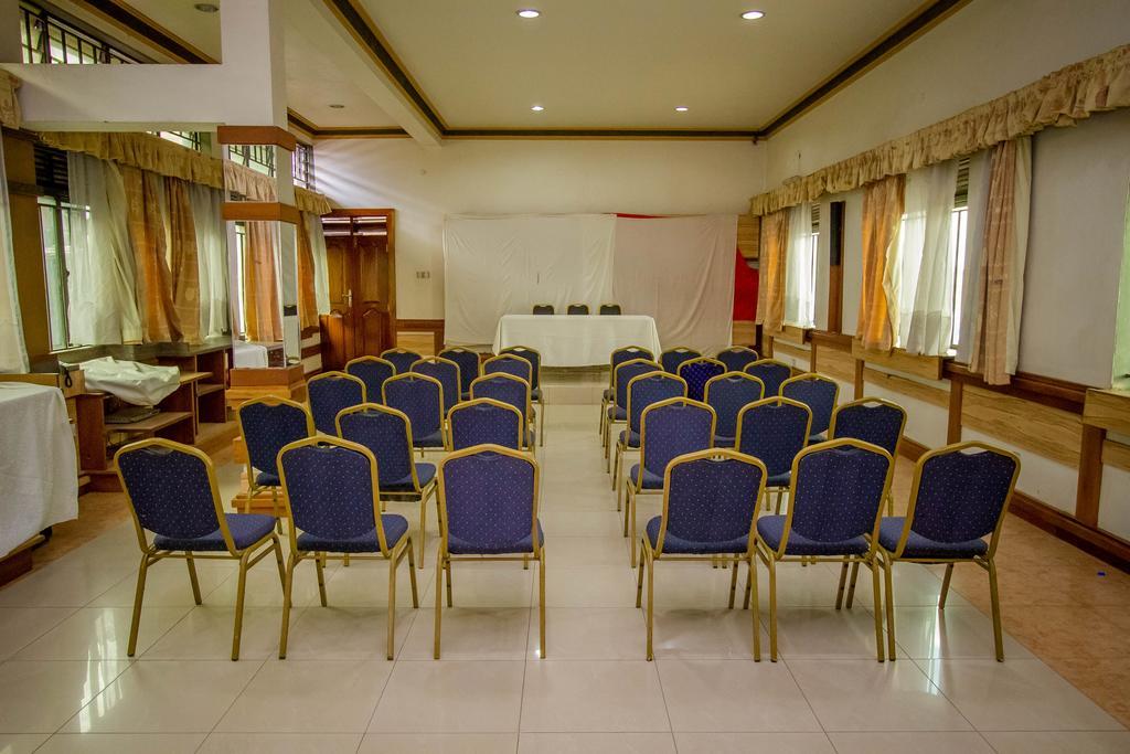 Grand Holiday International Hotel Mbarara Bagian luar foto